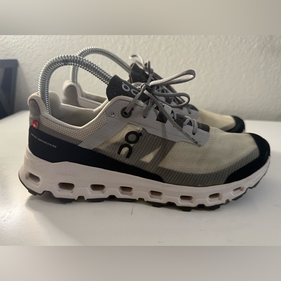 On Running Gray and Black Athletic Shoes - Picture 3 of 9